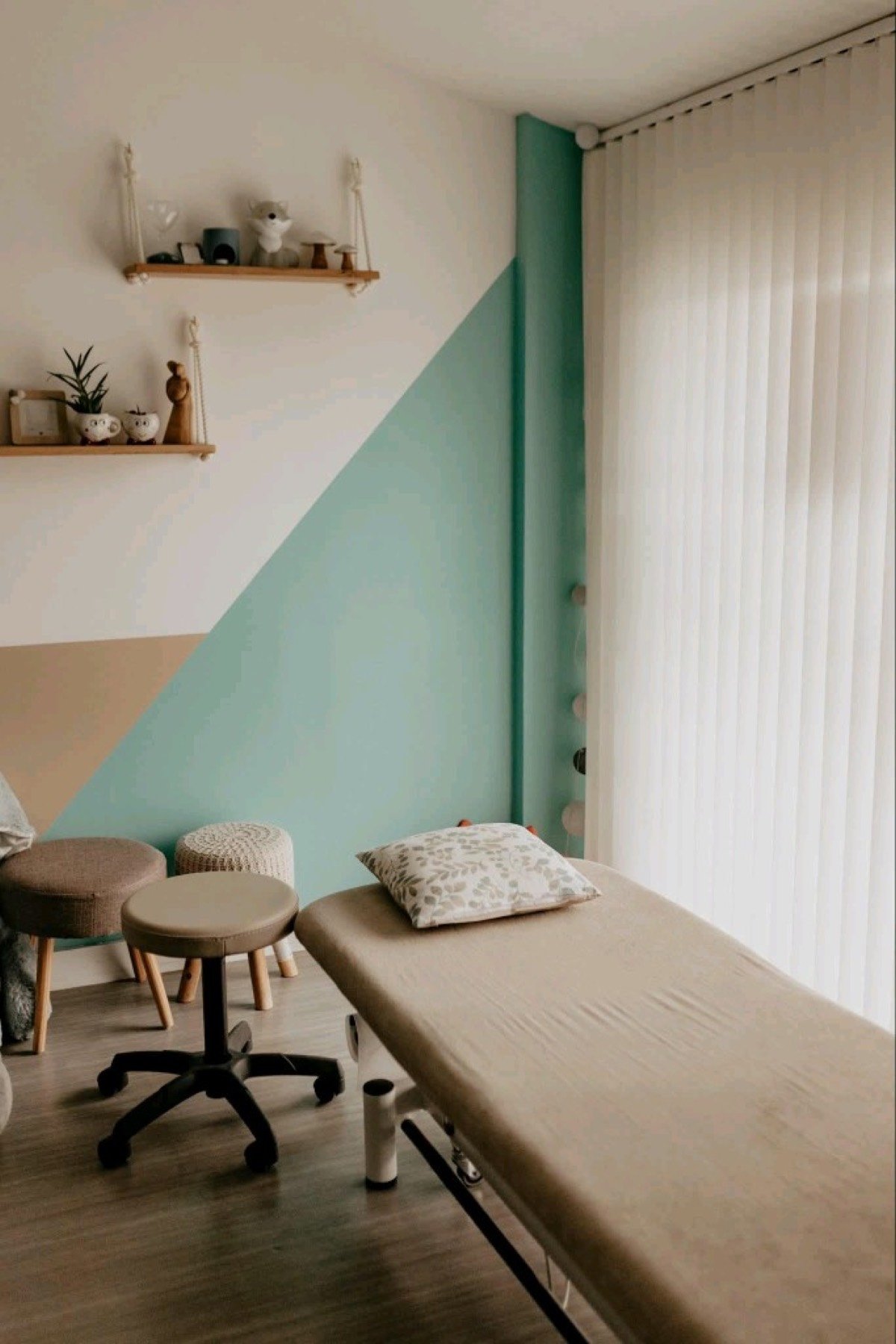 Table de consultation d'ostéopathie au Pian-Médoc